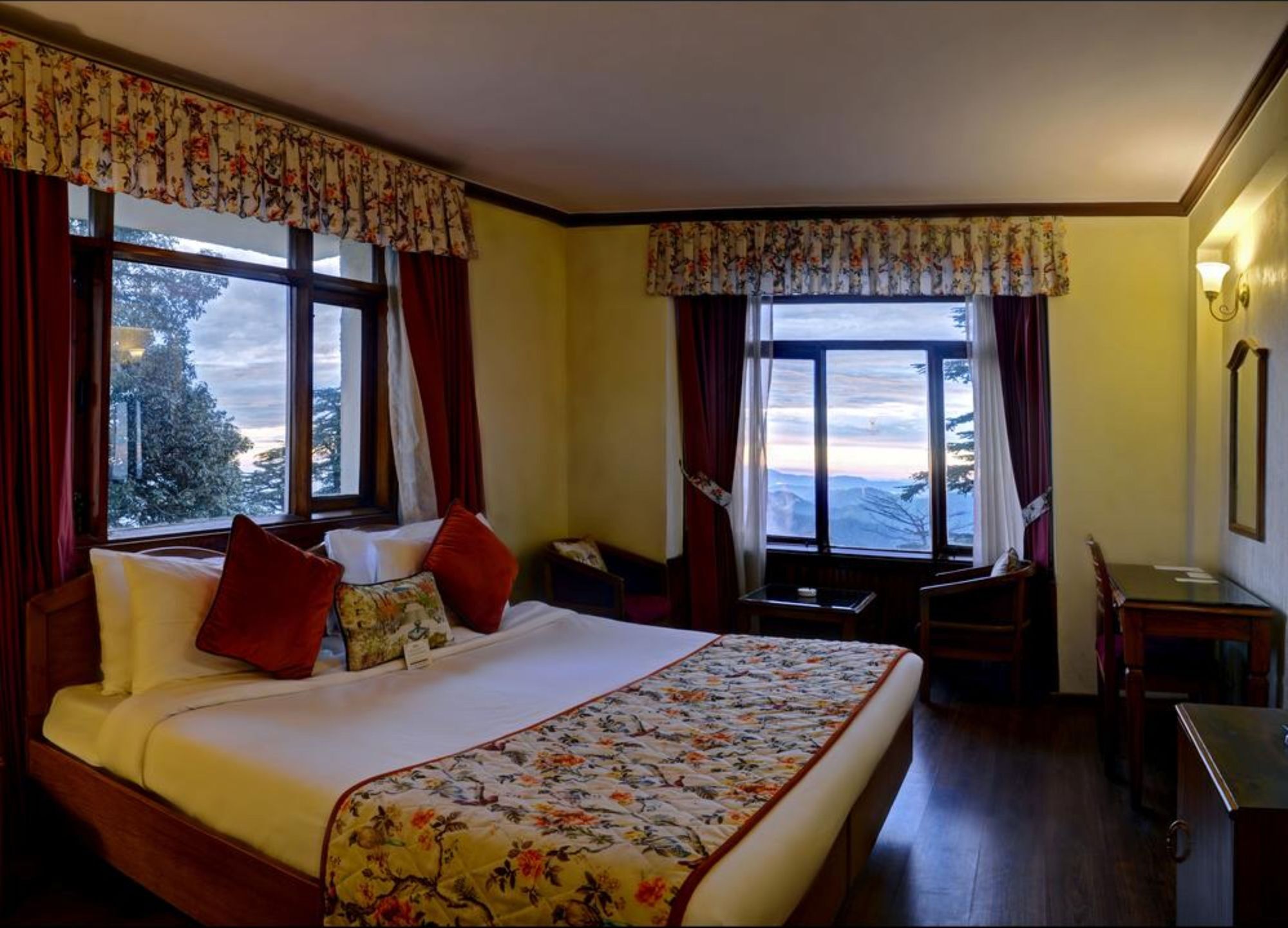 Summit Le Royale Hotel, Shimla Bagian luar foto